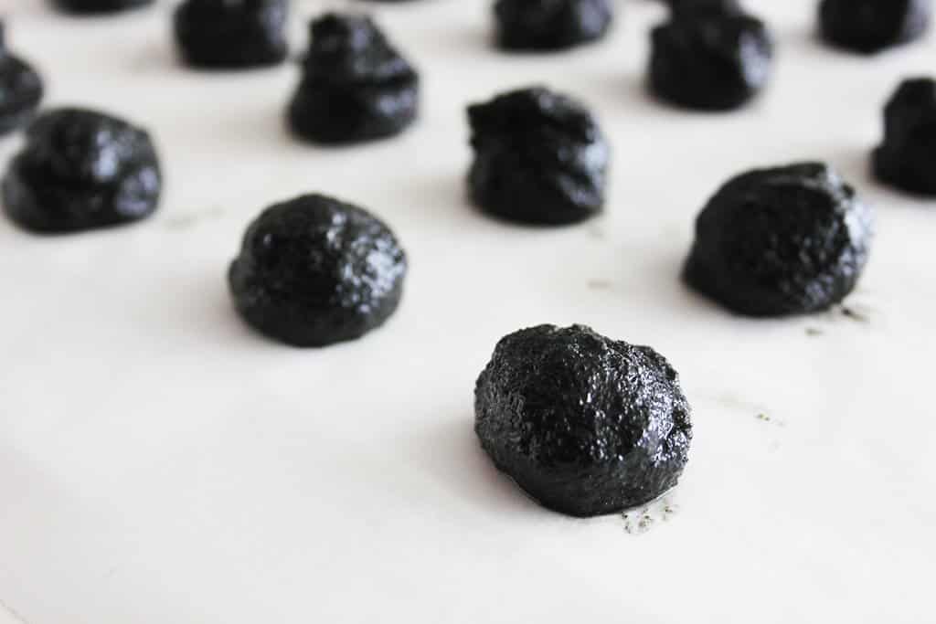 Persian Black Curd Tasty Sour Ghare Qoroot (Qare Qoroot) Dark Kashk Round Wrapped سركةصالة حامض و طازج