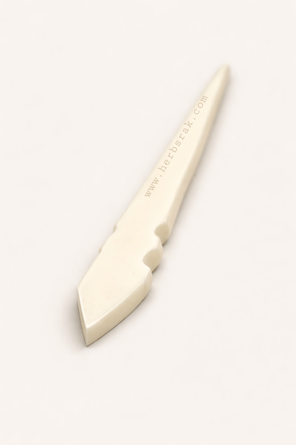 Handcrafted Authentic Camel Bone Kohl Applicator – Natural, Soft Tip, Safe for Eye Use مرود مصنوع من عظم جمل